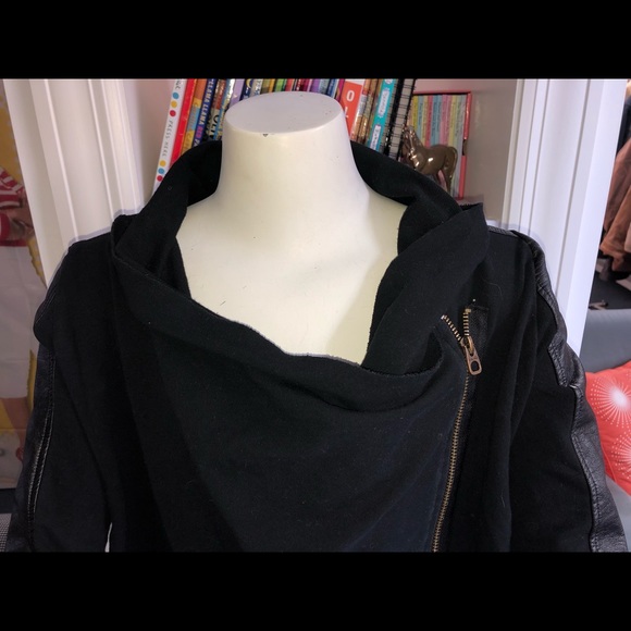 Girls splendid black jacket with diagonal zipper. Size 10. - Picture 2 of 8